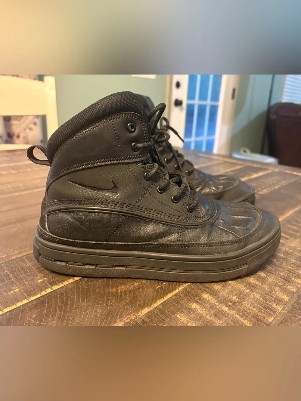 Nike Woodside 2 High ACG Boots Boys Size 7Y Youth Black Leather 524872-004